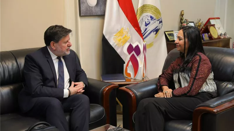 مايا مرسي و رئيس منظمة التعاون الاقتصادي والتنمية يبحثان التعاون