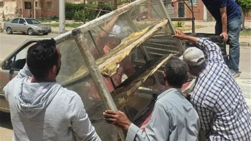 جهاز بدر يشن حملة لإزالة الإشغالات والنباشين والسيارات المخالفة