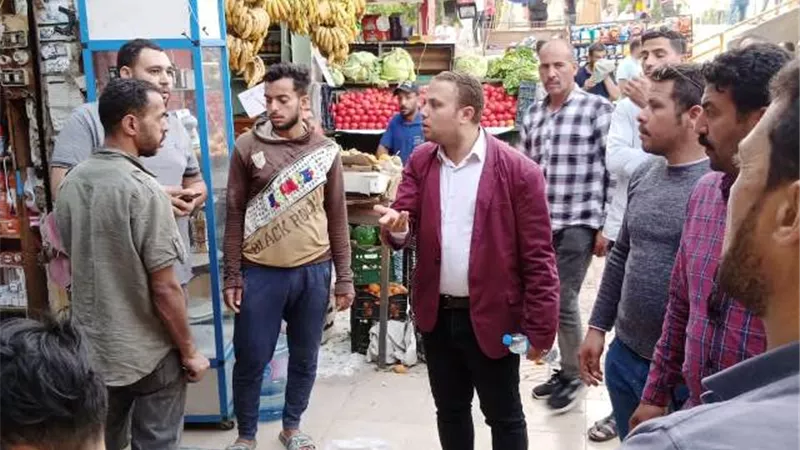 جهاز الشروق يشَن حملة ليلة لرفع الإشغالات ويحرر 7 محاضر.. صور