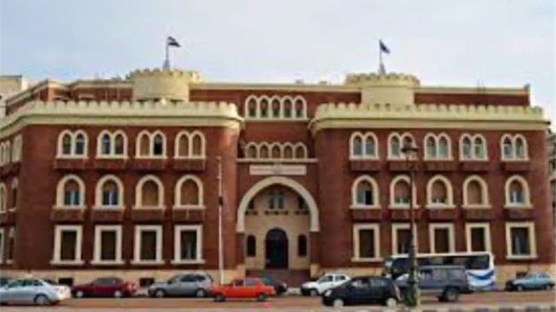 اطلاق اسماء اساتذة جامعة الاسكندرية على قاعات التدريس بالكليات