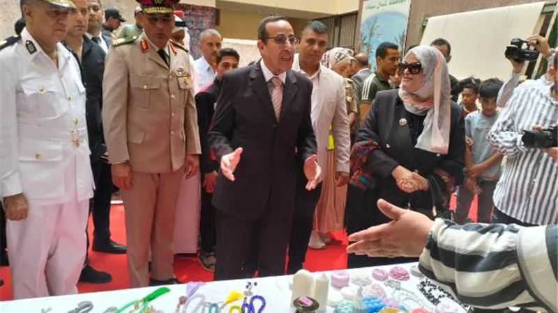 محافظ شمال سيناء يفتتح معرض أيادي مصرية بالعريش