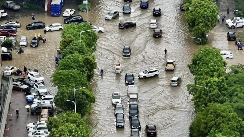 إخلاء بلدة كاملة بسبب الأمطار الغزيرة فى الصين