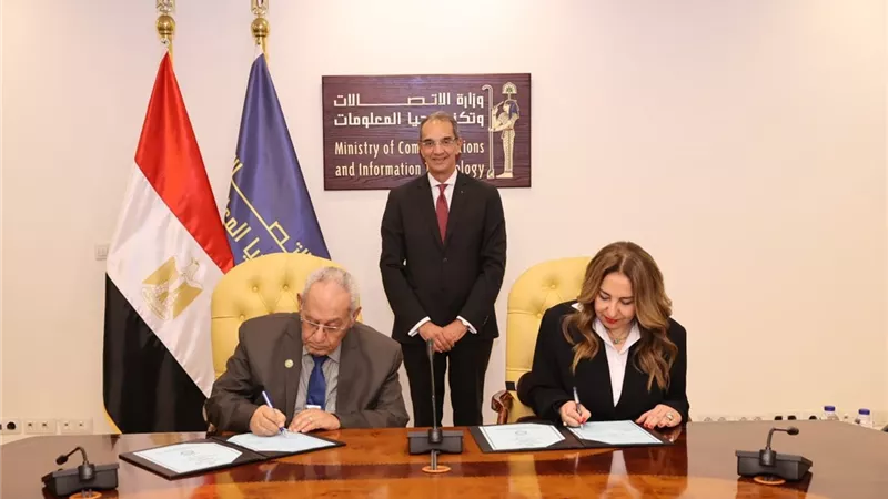وزيرالاتصالات يشهد توقيع بروتوكول بين الوزارة ومجمع اللغة العربية