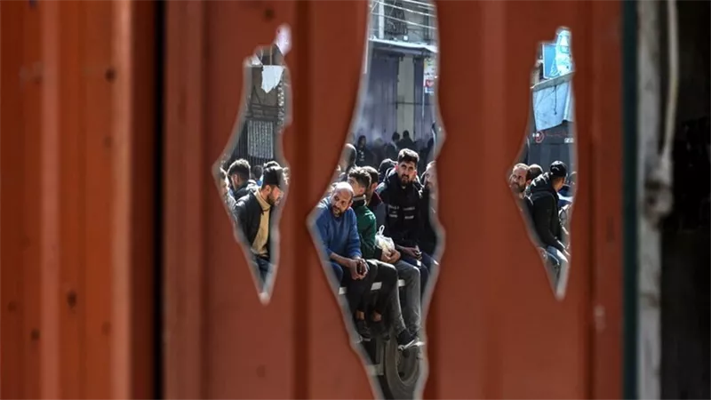 ماكرون يهدد بعقوبات ضد المستوطنين 