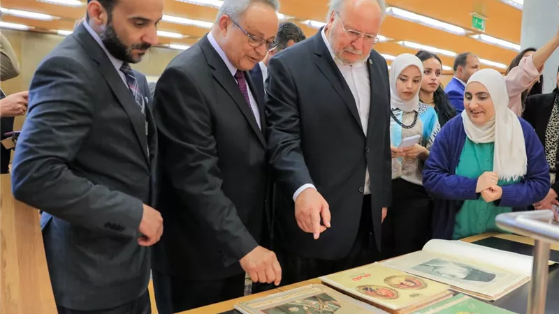 مكتبة الإسكندرية تستقبل الملك السابق أحمد فؤاد