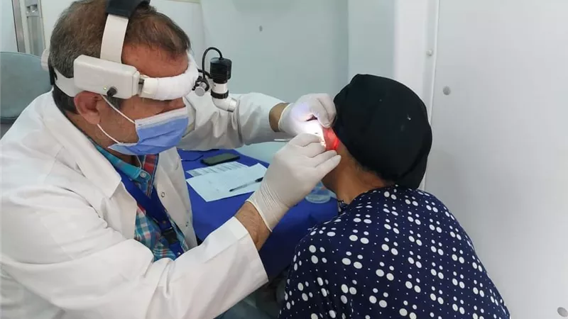 علاج ١٠٨٥ مواطنا بالمجان في قافلة طبية بدمياط