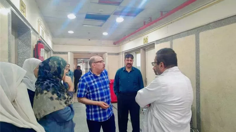 مدير صحة أسيوط يفاجئ المستشفيات ويتابع المرضى