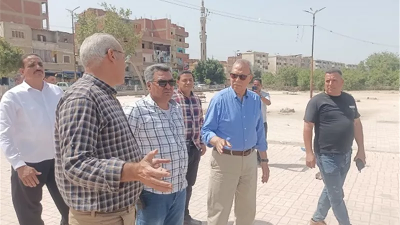 محافظ القليوبية يصادر أكثر من 300 كرسي وطاولة لكافيتريات مخالفة