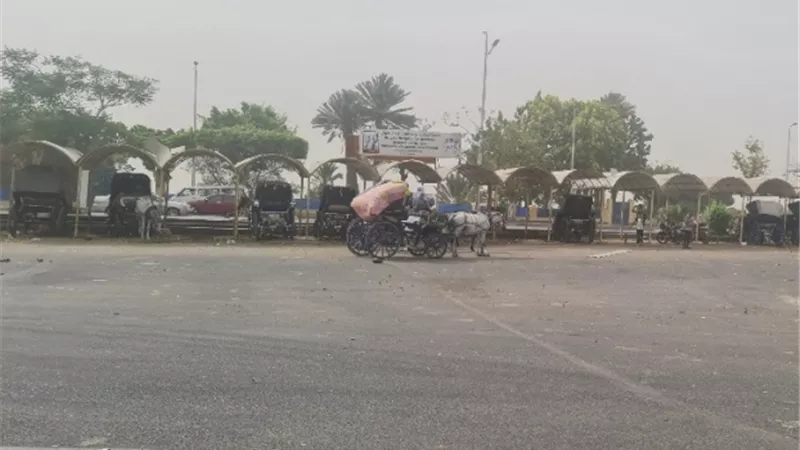 عاصفة ترابية شديدة تضرب الأقصر فجأة..صور