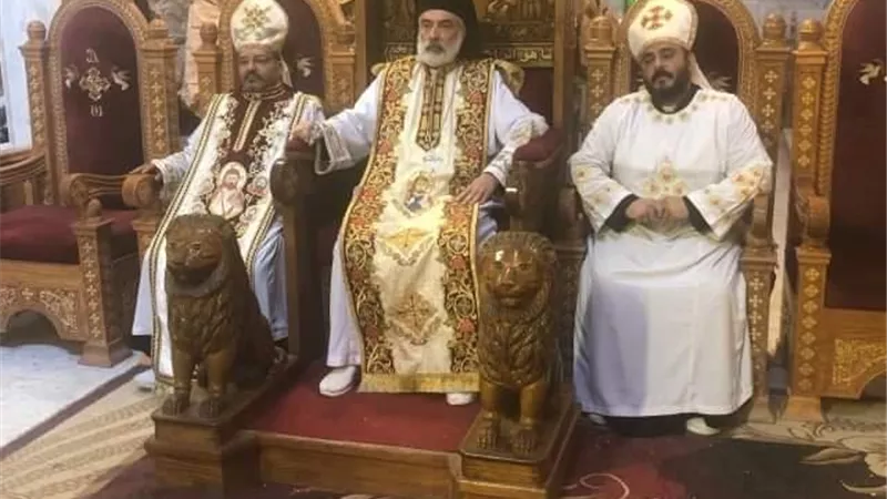 الأنبا باسيليوس يترأس صلوات القنديل العام وقداس جمعة ختام الصوم