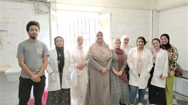 قافلة جامعة المنيا تُوقع الكشف الطبي على 680 حالة بقرية الناصرية