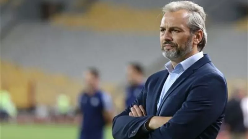 مازيمبي يستعين بمدرب منتخب الكونغو الديمقراطية قبل مواجهة الأهلي