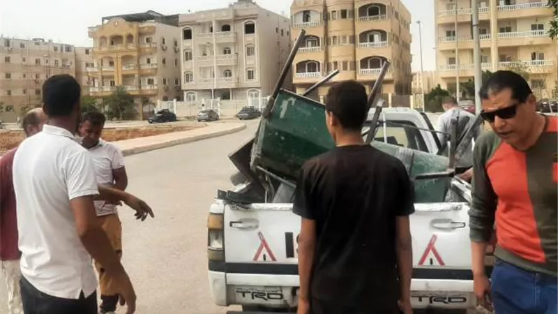 جهاز الشروق يزيل ٣ مخالفات بناء ويتحفظ على معدات المقاولين.. صور