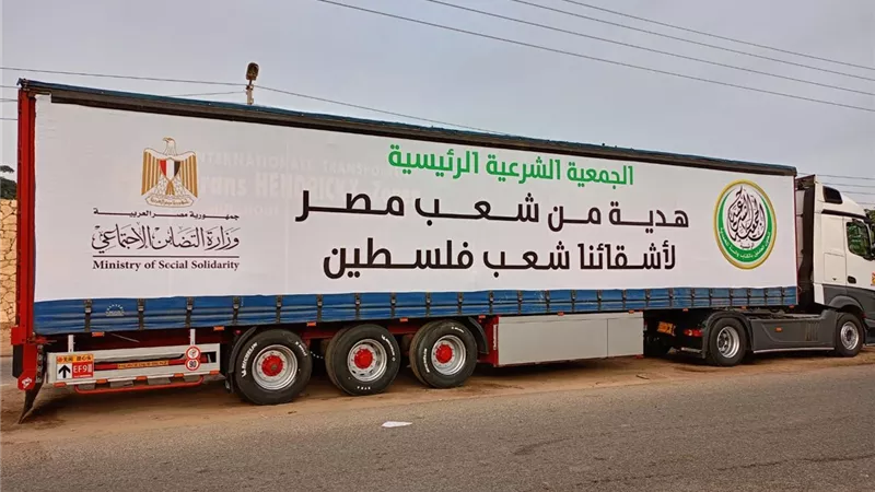 إطلاق 87 شاحنة مساعدات غذائية ومواد إنسانية إلى قطاع غزة