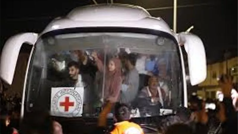 هيئة البث الإسرائيلية : المقترح المصرى يقتضي بإطلاق سراح ما بين 20 و40 محتجزا إسرائيليا مقابل وقف إطلاق النار بغزة