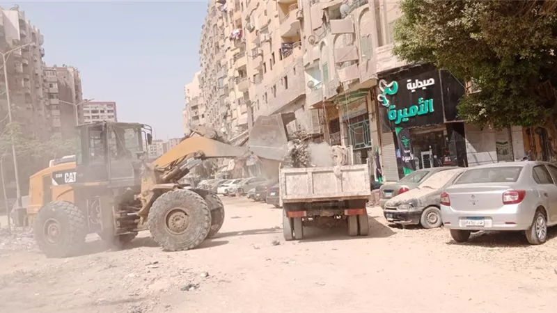 رفع ٧٠٠٠ طن مخلفات ورتش من المنشية بجوار الدائري بالهرم