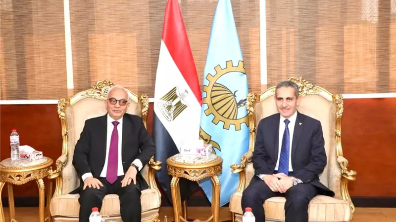 وزير التعليم يتفقد الإستعداد لامتحانات نهاية العام بمدارس الغربية