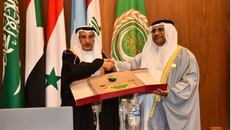 رئيس البرلمان العربي يكرم نائب رئيس الوزراء البحريني