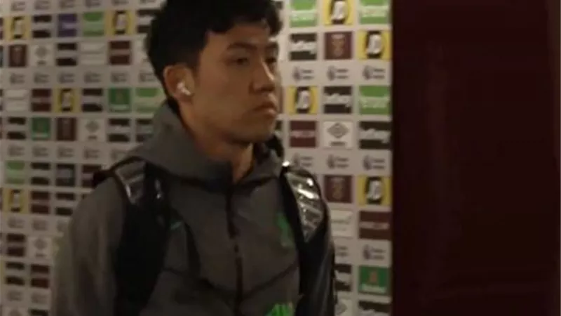 شاهد وصول لاعبي ليفربول إلى ملعب لندن الأولمبي