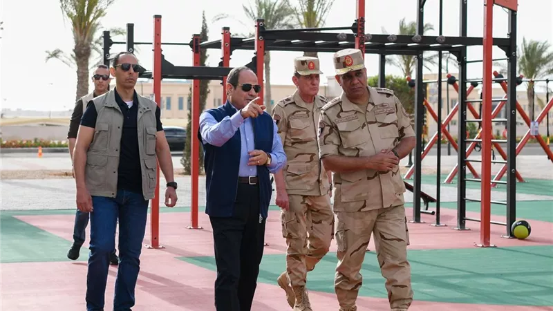الرئيس السيسي يُناقش طلبة الأكاديمية العسكرية في ظروف إقامتهم واس