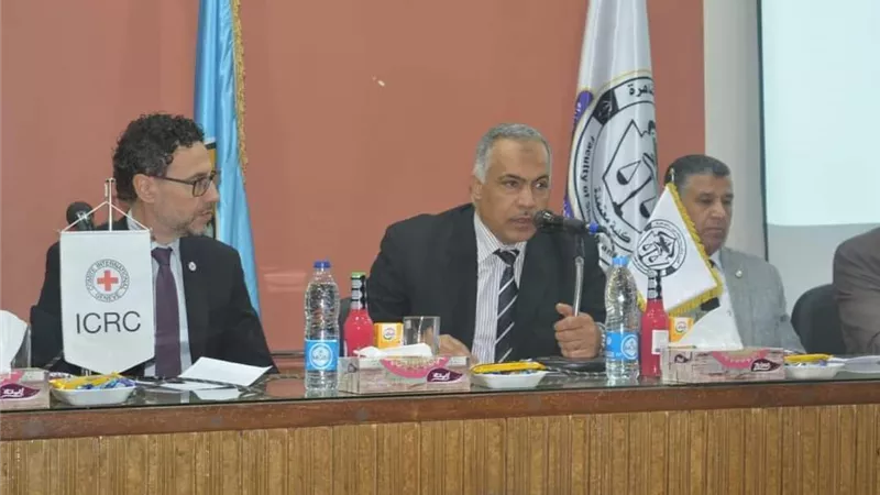جامعة الأزهر والصليب الأحمر يناقشان القانون والشريعة الإسلامية