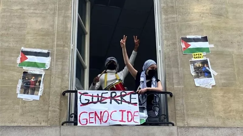 طلاب معهد العلوم السياسية في باريس.. احتشدوا لمناصرة فلسطين