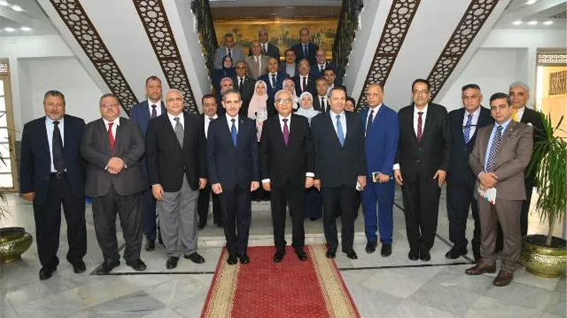 وزير التربية ومحافظ الغربية يعقدان اجتماع مع مديرى الإدارات