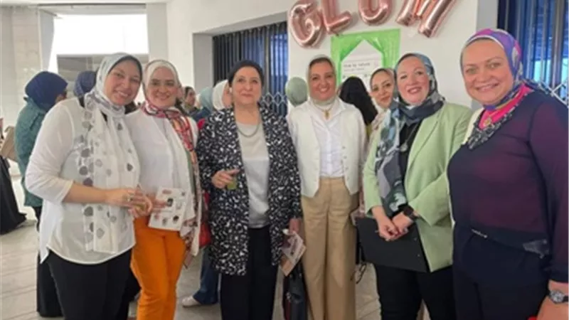 صيدلة عين شمس تنظم معرضاً لمستحضرات التجميل