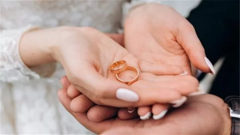حكم الزواج بمن رضع إخوتها مع إخوته