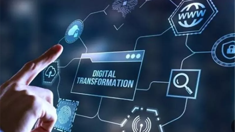 وزارة العمل توقع بروتوكولات تعاون مع مصنعي التكنولوجيا العالميين للخريجين