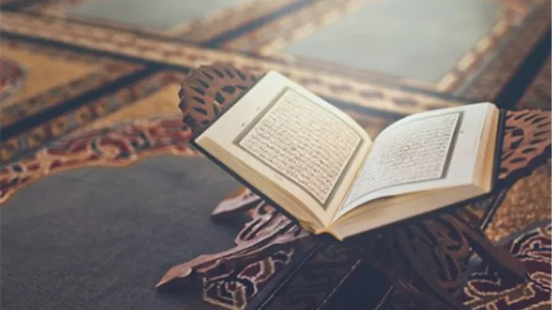 أيهما أكثر ثوابا.. قراءة القرآن من الحفظ أم المصحف
