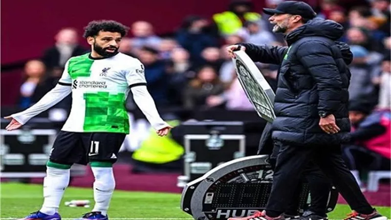 إعلامي شهير يعلق على أزمة محمد صلاح وكلوب