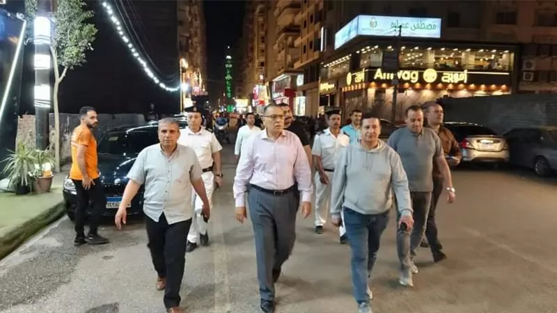 محافظ الشرقية يتفقد اعمال تركيب الانترلوك بمنشية السادات