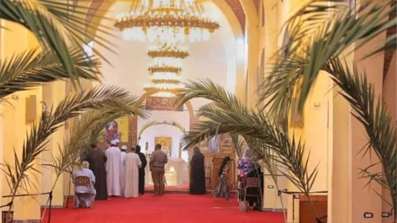 أقباط الأقصر يحتفلون بأحد الزعف وسط إقبال كبير