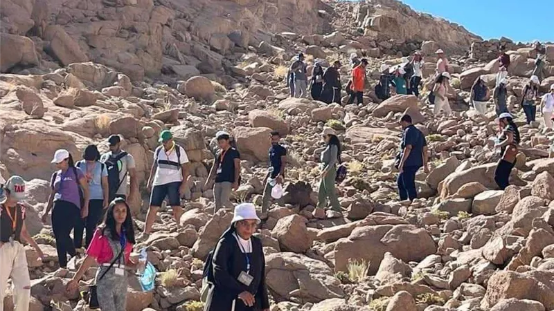 جبل موسي الذى لم يستقر مكانه عندما تجلى عليه الله عز وجل