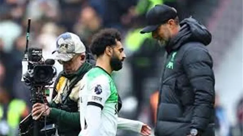 شاهد .. لقطات لم تتم إذاعتها فى التليفزيون من مشادة صلاح وكلوب