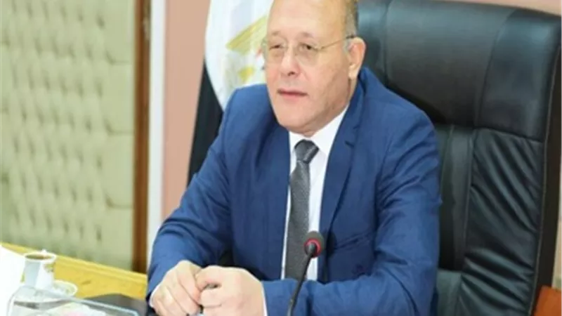 فريق طبي بمستشفي سوهاج الجامعي ينقذ ذراع طفل من 