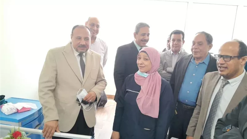 نائب رئيس جامعة الأزهر للوجه القبلي يستقبل عددا من مصابي قطاع غزة