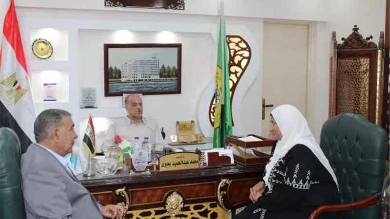 مدير تعليم الإسماعيلية يستعرض إستعدادات الإمتحانات ومجموعات الدعم