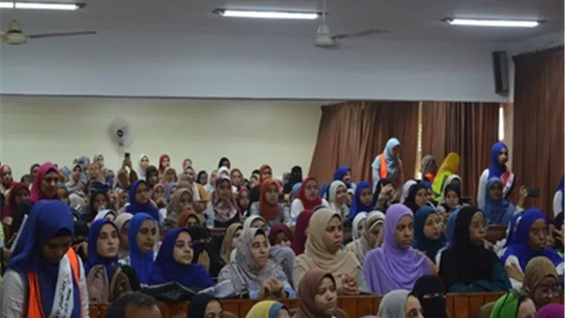 نائب رئيس جامعة الأزهر للوجه القبلي يفتتح ندوة تثقيفية بكلية التجارة