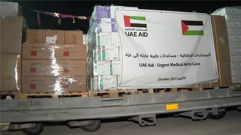 الإمارات ترسل 400 طن مساعدات غذائية إلى غزة