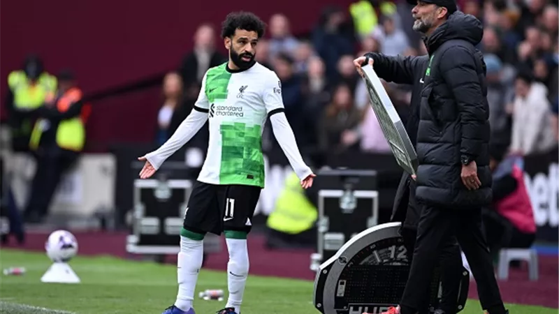 مصدر يكشف السبب الحقيقي وراء خلاف كلوب وصلاح