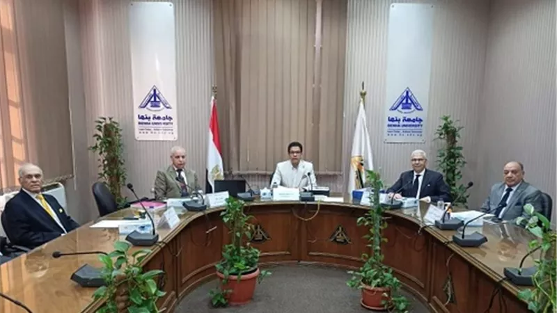 رئيس جامعة بنها يترأس لجنة اختيارالمرشحين لعمادة كلية الطب البشري