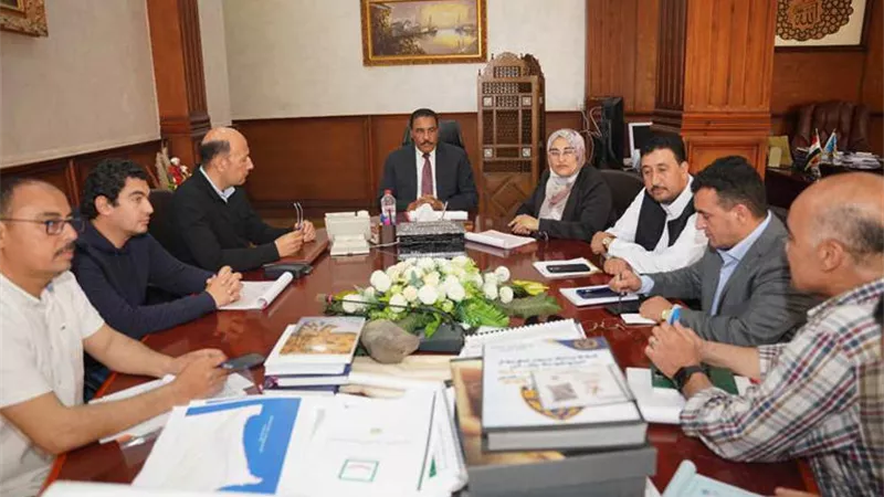 محافظ مطروح يناقش مقترح مشروع الصرف الصحي المتكامل بمدينة النجيلة