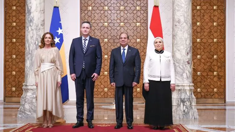 المتحدث الرئاسي ينشر صور استقبال الرئيس السيسي وقرينته لنظيره البوسني وحرمه