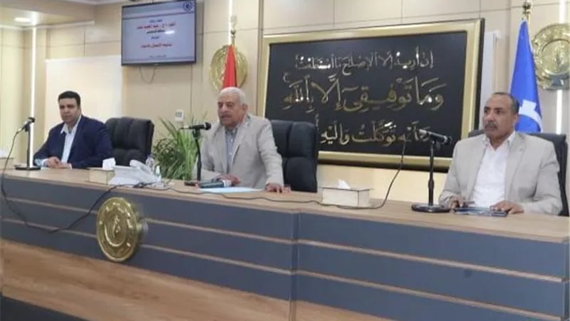 محافظ السويس يناقش الاستعداد لتنفيذ قانون التصالح الجديد