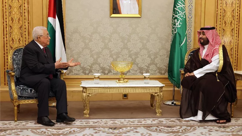 تفاصيل لقاء ولي العهد السعودي والرئيس الفلسطيني في الرياض