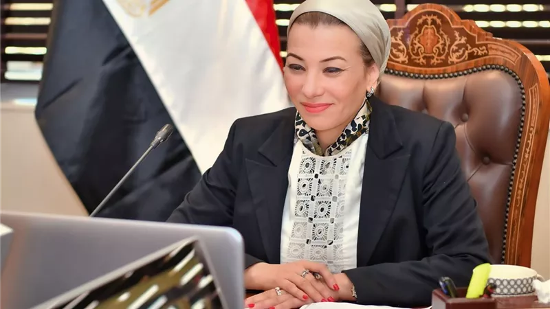 وزيرة البيئة تطلق المرحلة الثالثة من البرنامج الوطنى لإدارة المخل