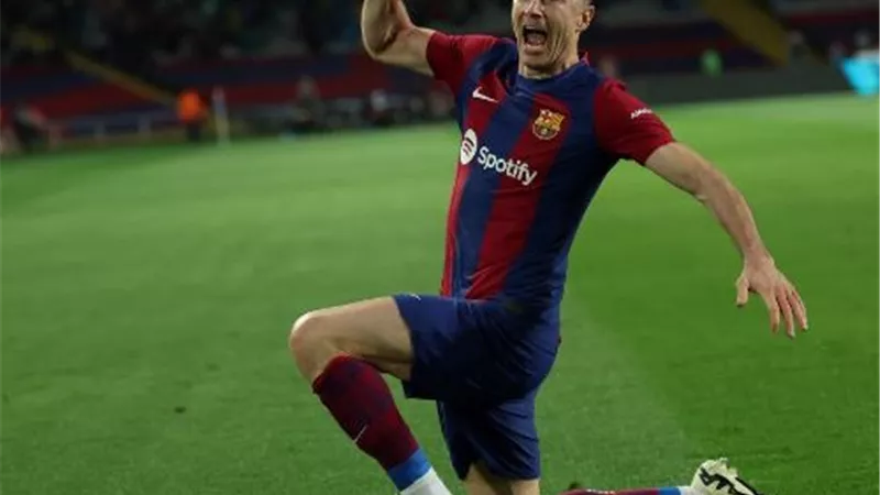 تقارير: نجم برشلونة يحسم موقفه من الرحيل