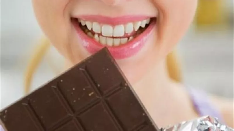 طبيبة: الشيكولاتة الداكنة تساعد في تعزيز المناعة وتحسين النوم